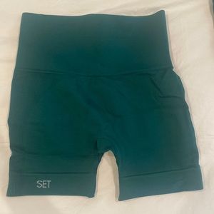 Set active bike shorts in color “mojito”